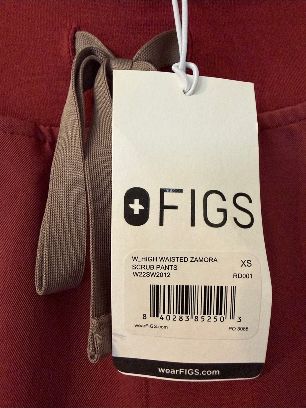 NWT Figs Women’s High Waisted Zamora Jogger Scrub Pants in Dark Cherry - Picture 2 of 3